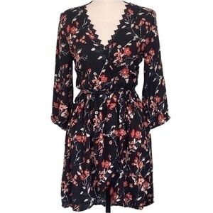 BAND OF GYPSIES black floral, Boho faux wrap mini dress in size Small. EUC